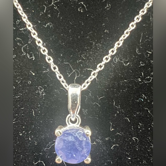 9/30 Elegant Sterling Silver and Tanzanite Pendant Necklace - Picture 1 of 4
